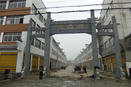 龙城华庭3室2厅2卫133㎡高档装修带车库